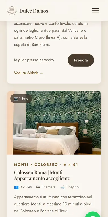 Schede delle case su smartphone, con foto, quartiere e pulsante di prenotazione.